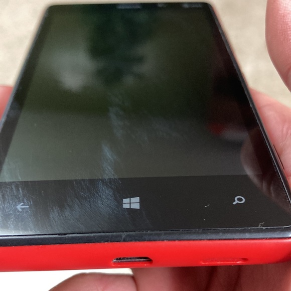 Nokia Lumia 820 (2012) - Picture 7 of 10